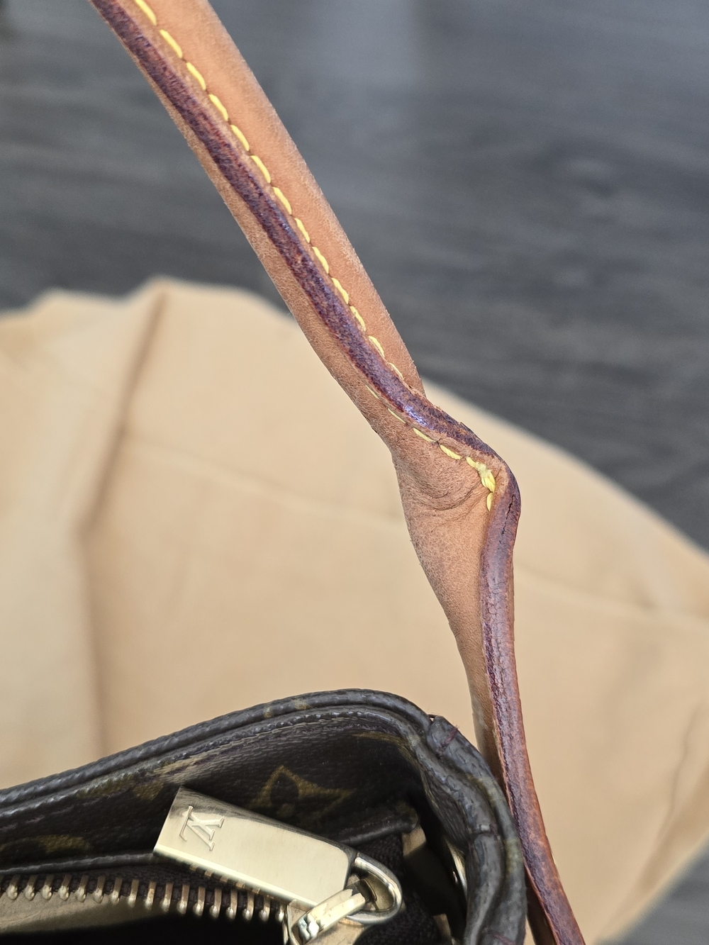 Louis Vuitton Vintage Looping GM Shoulder Bag - Picture 7 of 16
